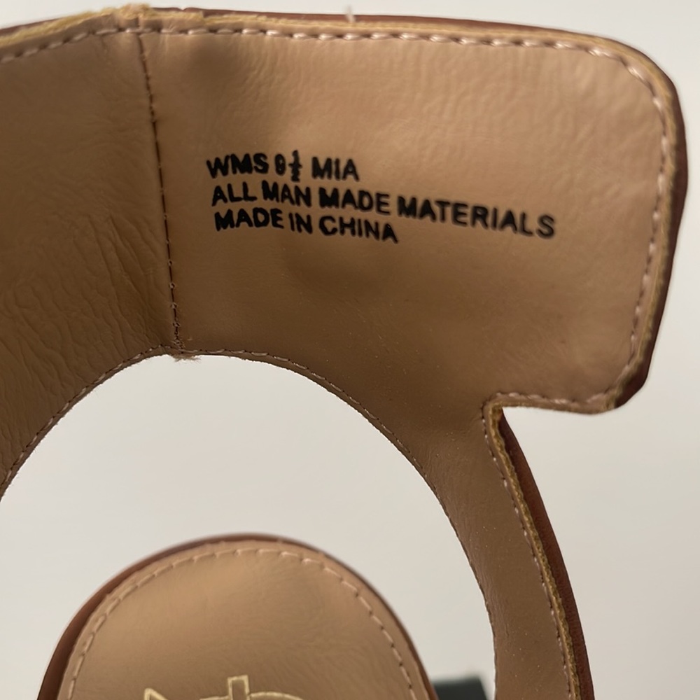 Woman’s Sandals - Picture 4 of 4